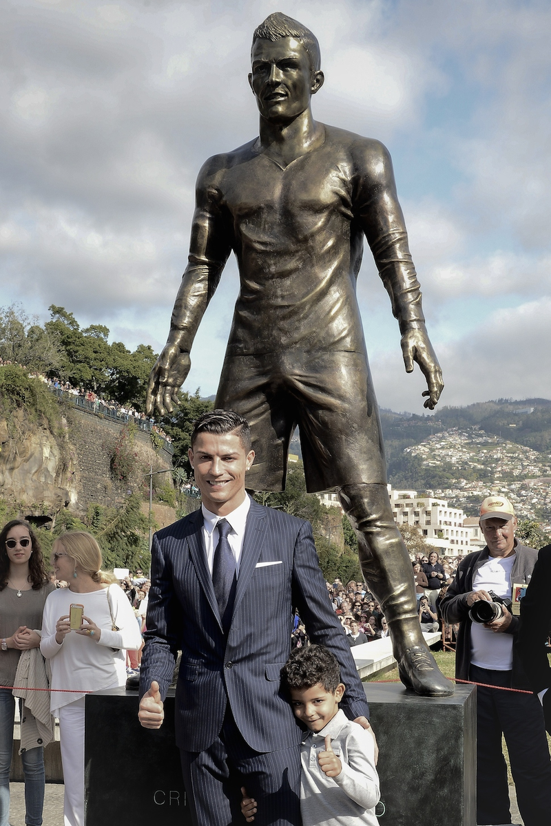Illustration for article titled Cristiano Ronaldo Statue Features A Big Ol' Bulging Dick